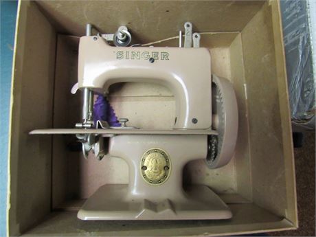 Vintage Singer Sewhandy Child's Sewing Machine w/ Original Box