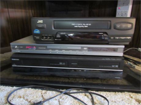 Electronics Lot: Toshiba VHS/DVD Combo Player
