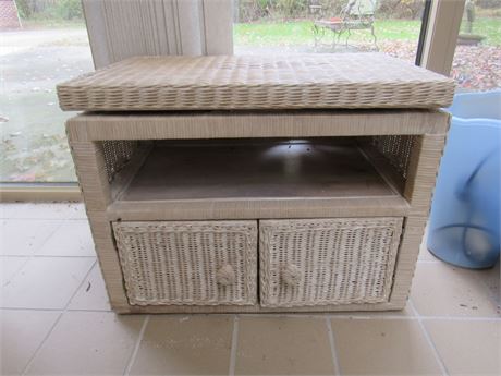 Wicker TV/Entertainment Stand. Top Rotates
