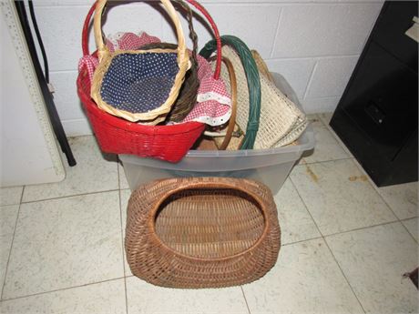 Lot of Baskets in Tub