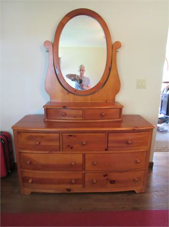 Vintage Stanley Dresser w/ Mirror. 2 Piece