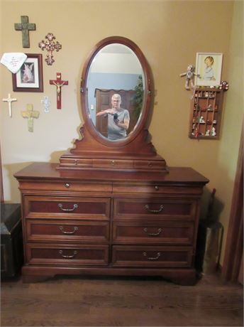 Vintage Lexington Dresser w/ Mirror. 2 Piece
