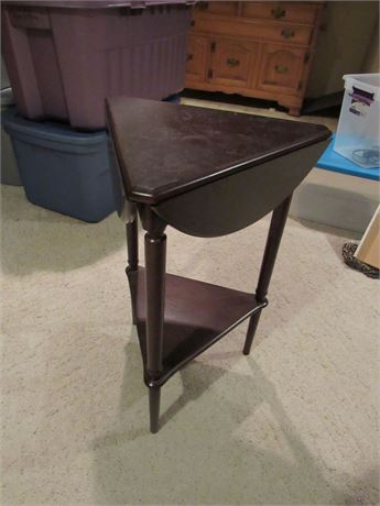 Triangular End Table, Sides are not meant to stay up