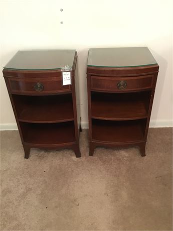 Set of Two Nightstands With Glass Tops